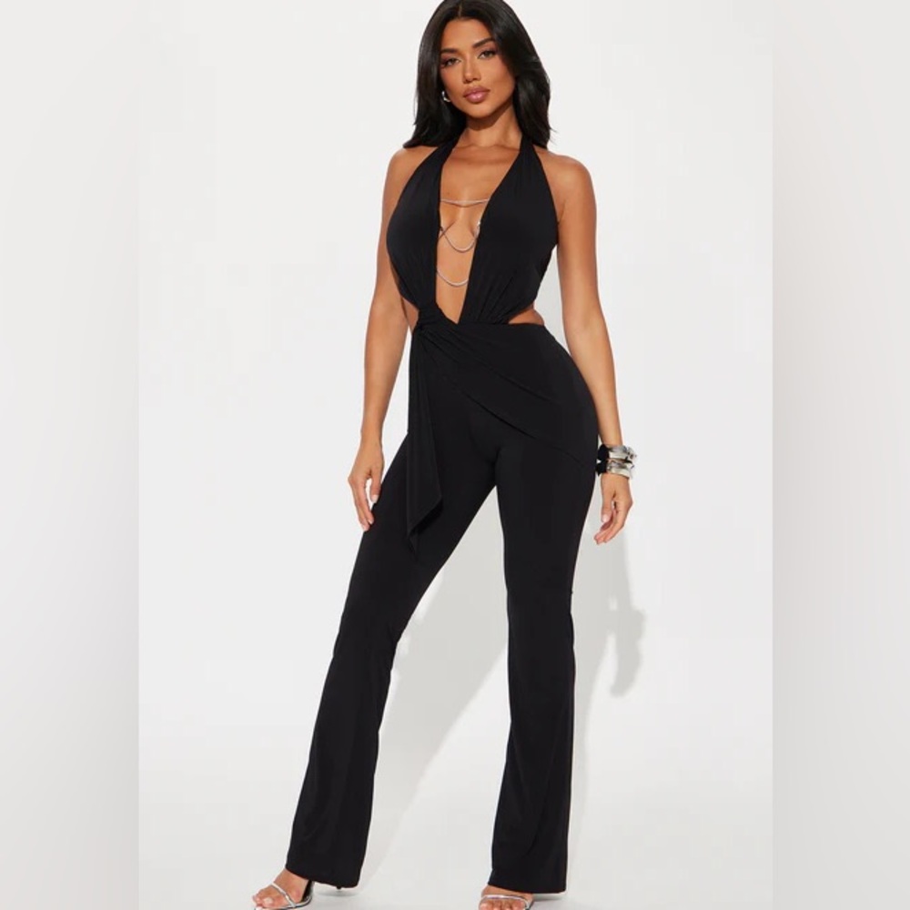 Clara Chain Strap Halter Jumpsuit NEW 🏷️